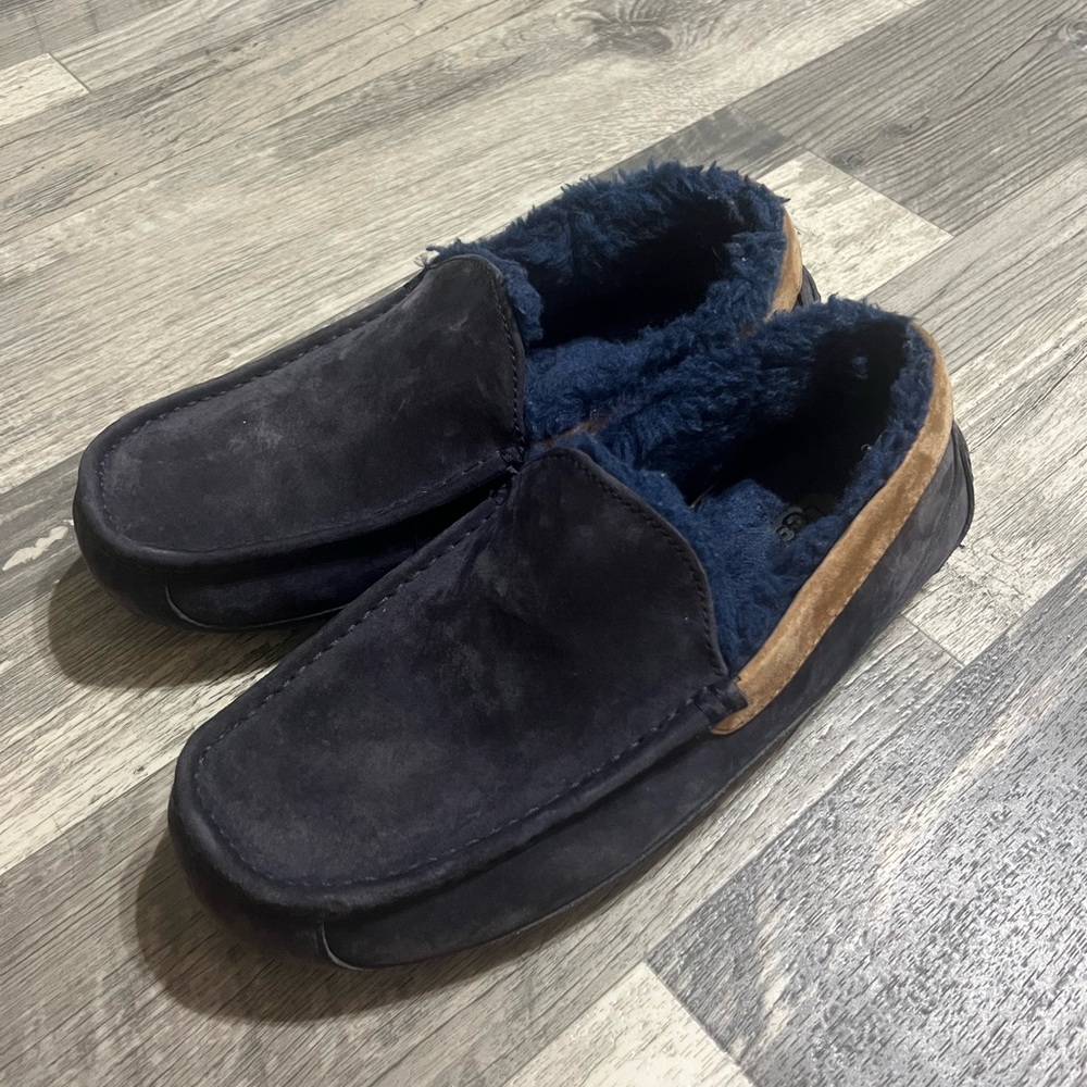 Men’s Ugg moccasins